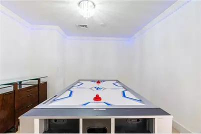 19340 NE 19 Av, North Miami Beach, FL 33179 - Photo 9