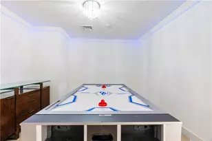 19340 NE 19 Av, North Miami Beach, FL 33179 - Photo 9