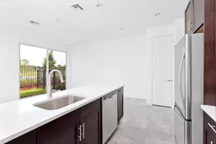 6937 Pines Cir, Coconut Creek, FL 33073 - Photo 9