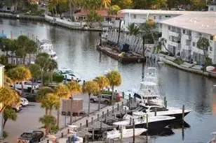 13499 Biscayne Blvd, North Miami, FL 33181 - Photo 9