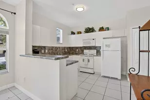 100 Jacaranda Country Club Dr, Plantation, FL 33324 - Photo 9