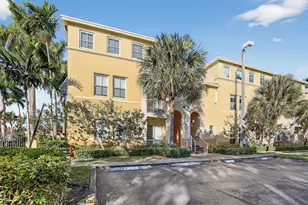 100 Jacaranda Country Club Dr, Plantation, FL 33324 - Photo 1