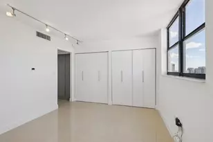 6450 Collins Ave, Miami Beach, FL 33141 - Photo 17