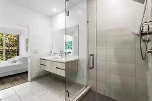 2477 NE 135th St, North Miami, FL 33181 - Photo 21