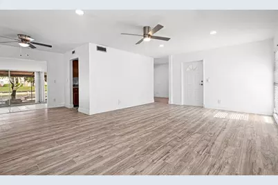 7007 NW 64th St, Tamarac, FL 33321 - Photo 11