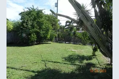 819 N Highland Dr, Hollywood, FL 33021 - Photo 11