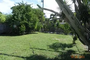 819 N Highland Dr, Hollywood, FL 33021 - Photo 11