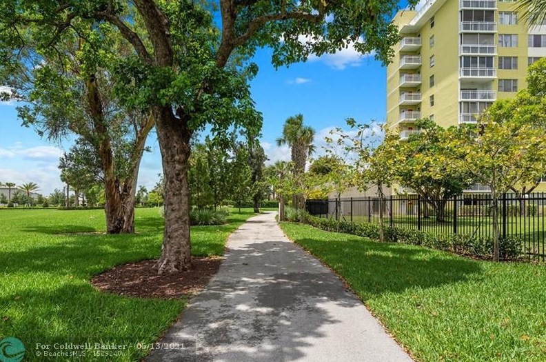 4350 Hillcrest Dr, Hollywood FL  33021-7970 exterior