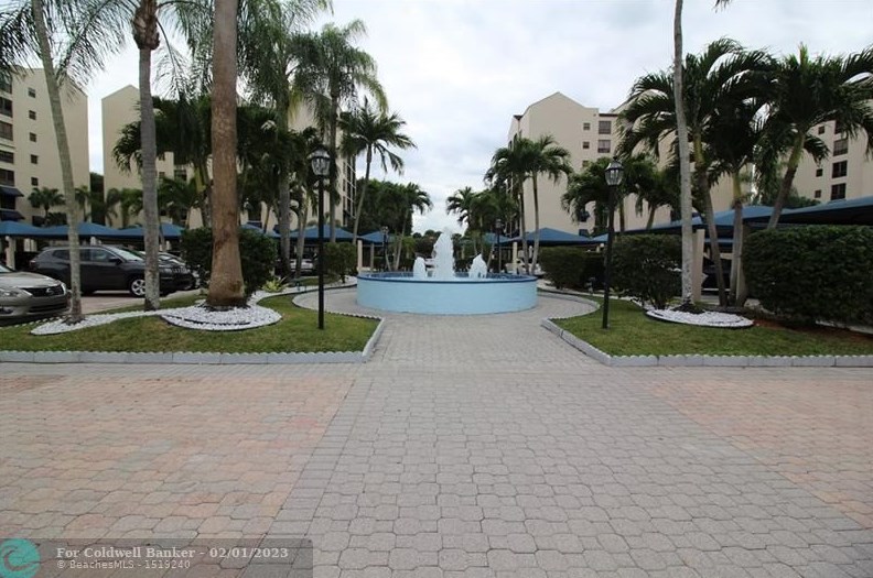 7572 Regency Lake Dr, Boca Raton FL 33433-2835 exterior