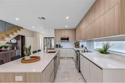 811 SW 10th Terrace, Fort Lauderdale, FL 33315 - Photo 9