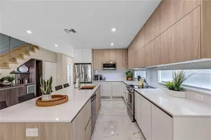 811 SW 10th Terrace, Fort Lauderdale, FL 33315 - Photo 9