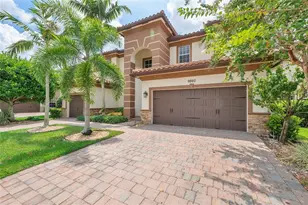 9860 Lakeview Ln, Parkland, FL 33076 - Photo 3