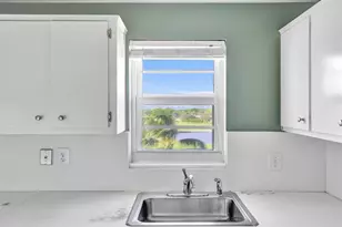 2500 NE 48th Ln, Fort Lauderdale, FL 33308 - Photo 7