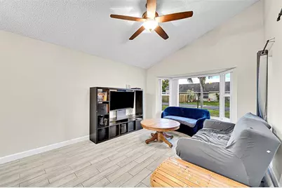 9941 NW 45th St, Sunrise, FL 33351 - Photo 15