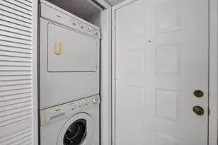 2230 N Cypress Bend Dr, Pompano Beach, FL 33069 - Photo 17