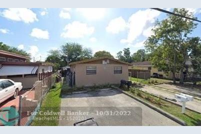 906 NW 17th Ave - Photo 1