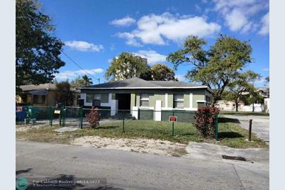 2707 NW 50th St - Photo 1