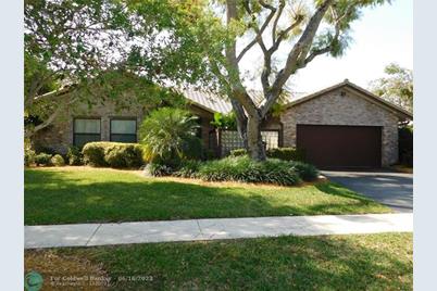 9060 NW 11th Ct - Photo 1