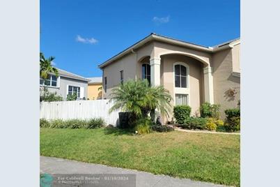 5372 NW 55th Ter - Photo 1