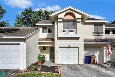 1957 E Discovery Cir, Deerfield Beach, FL 33442 - Photo 1