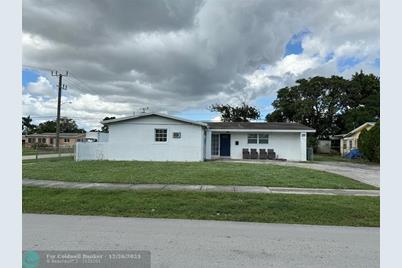 4461 NW 25th St - Photo 1