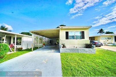 1940 SW 85th Ave - Photo 1