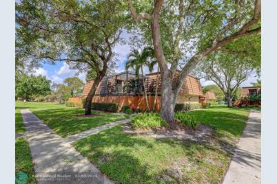 9142 SW 23rd St, Davie, FL 33324 - Photo 1