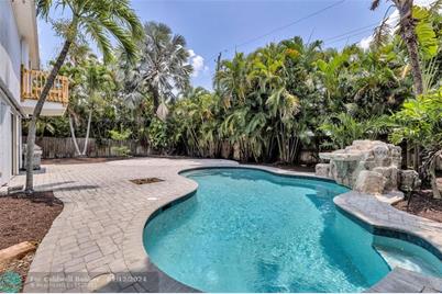 2316 NE 6th Ave, Wilton Manors, FL 33305 - Photo 1