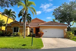 1585 S Trafalgar Cir, Hollywood, FL 33020 - Photo 1