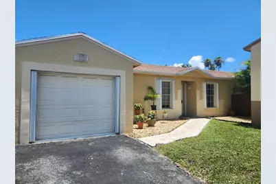 19907 NW 67th Circle Ct, Hialeah, FL 33015 - Photo 1