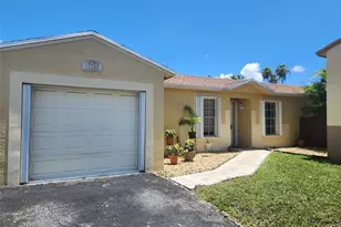 19907 NW 67th Circle Ct, Hialeah, FL 33015 - Photo 1