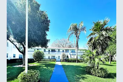 55  Oakridge E, Unit #55, Deerfield Beach, FL 33442 - Photo 1