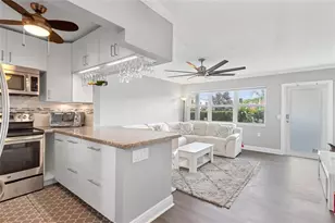 309 Oakridge R, Deerfield Beach, FL 33442 - Photo 1