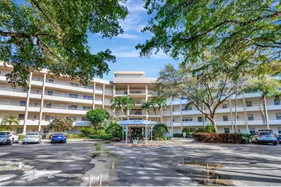 3800  Oaks Clubhouse Dr, Unit #402, Pompano Beach, FL 33069 - Photo 1