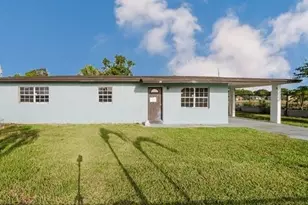 117 Academy Dr, Fort Pierce, FL 34946 - Photo 1