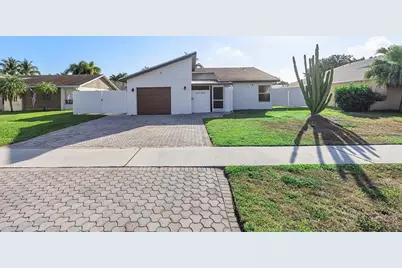 352 NW 41st Ave, Deerfield Beach, FL 33442 - Photo 1