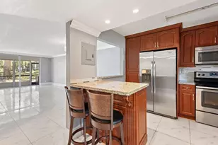 371 S Hollybrook Dr, Pembroke Pines, FL 33025 - Photo 1