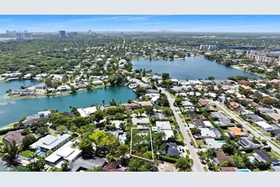 1950 NE 195th Dr, North Miami Beach, FL 33179 - Photo 1