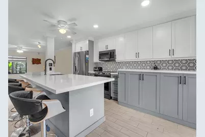 1521 NW 113th Ter, Pembroke Pines, FL 33026 - Photo 1