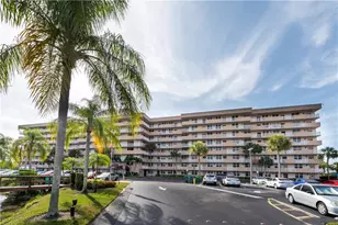 250 Jacaranda Dr, Plantation, FL 33324 - Photo 1