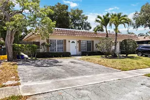 90 Lariat Cir, Boca Raton, FL 33487 - Photo 1