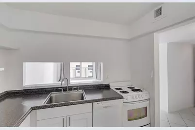 345  Ocean Dr, Unit #407, Miami Beach, FL 33139 - Photo 1