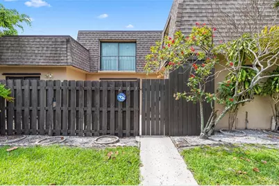 203  Waterview Dr, Unit #902, Palm Springs, FL 33461 - Photo 1