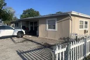 300 NE 26th St, Pompano Beach, FL 33064 - Photo 1