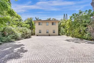 420 SE 18th Ct, Fort Lauderdale, FL 33316 - Photo 1