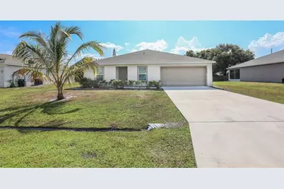 2352 SE Surrey Pl, Port Saint Lucie, FL 34952 - Photo 1