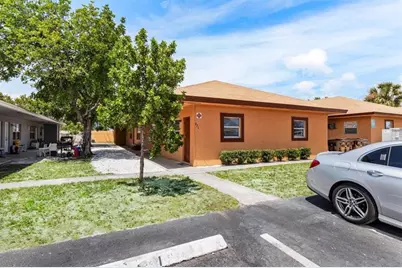 271 SW 1st St, Unit #4, Deerfield Beach, FL 33441 - Photo 1