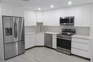 2115 NE 37th Dr, Fort Lauderdale, FL 33308 - Photo 1