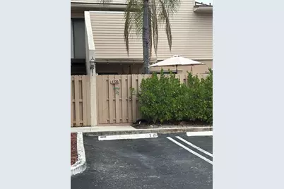 614  Executive Center Dr, Unit #106, West Palm Beach, FL 33401 - Photo 1