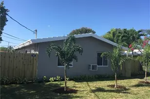 1092 NE 38th St, Oakland Park, FL 33334 - Photo 1